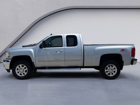 Used 2011 Chevrolet Silverado 2500 LTZ w/ LTZ Plus Package AWD/4WD image 2