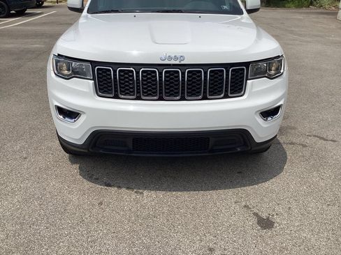 Used 2018 Jeep Grand Cherokee Laredo AWD/4WD image 18