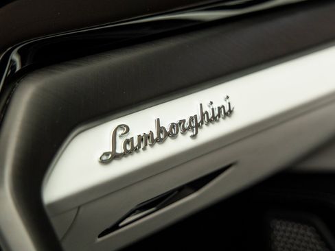 Used 2024 Lamborghini Urus S image 28