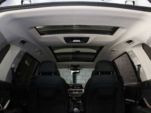 Used 2022 BMW X7 xDrive40i w/ Executive Package AWD/4WD image 22
