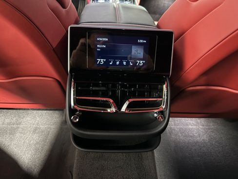 Used 2024 Bentley Flying Spur V8 AWD/4WD image 82
