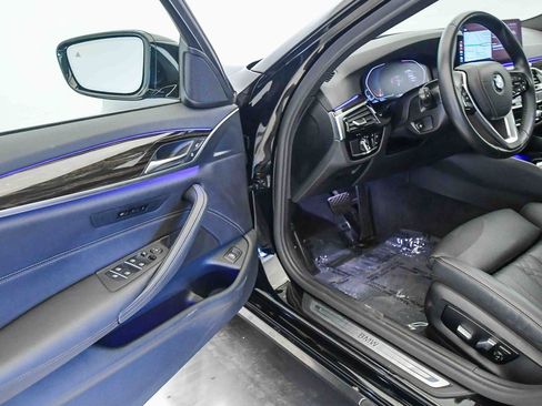 Certified 2022 BMW 530i w/ Convenience Package image 22