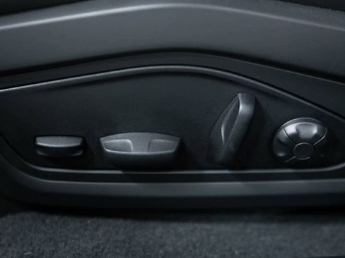 Used 2022 Porsche Taycan 4S image 17