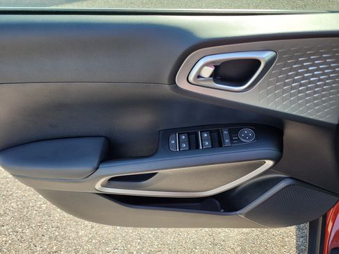 Certified 2021 Kia Soul LX FWD image 19