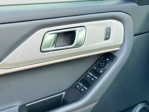 New 2026 Ford Explorer Active w/ Active Comfort Package RWD image 25