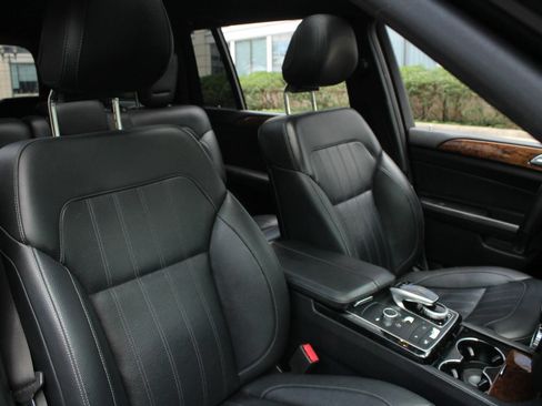 Used 2018 Mercedes-Benz GLS 450 4MATIC w/ Premium Package image 29