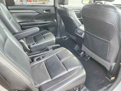 Used 2018 Toyota Highlander SE AWD/4WD image 22