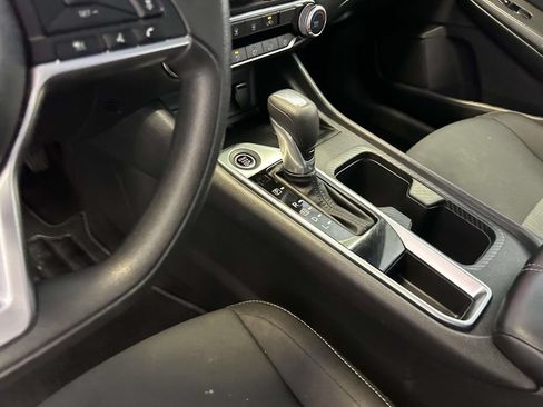 Used 2025 Nissan Sentra SV FWD image 19
