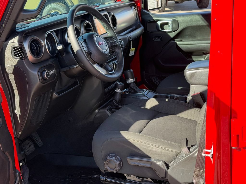 Certified 2021 Jeep Gladiator Sport AWD/4WD image 10