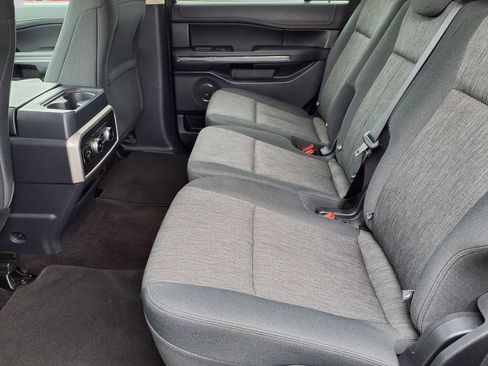 Used 2022 Ford Expedition XLT image 11