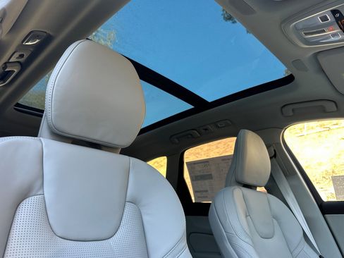 New 2026 Volvo XC60 B5 Ultra w/ Climate Package image 14