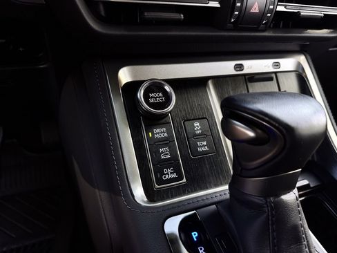 Used 2025 Lexus GX 550 AWD/4WD image 13