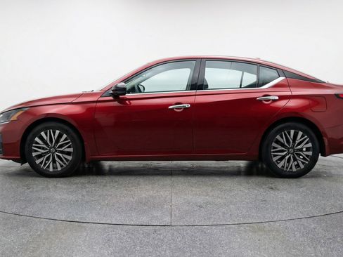 Used 2025 Nissan Altima 2.5 SV image 5