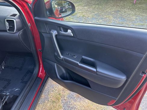 Used 2018 Kia Sportage LX image 18