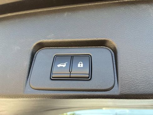 Used 2024 Nissan Rogue SV w/ SV Premium Package AWD/4WD image 14