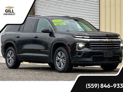 Used 2025 Chevrolet Traverse LT