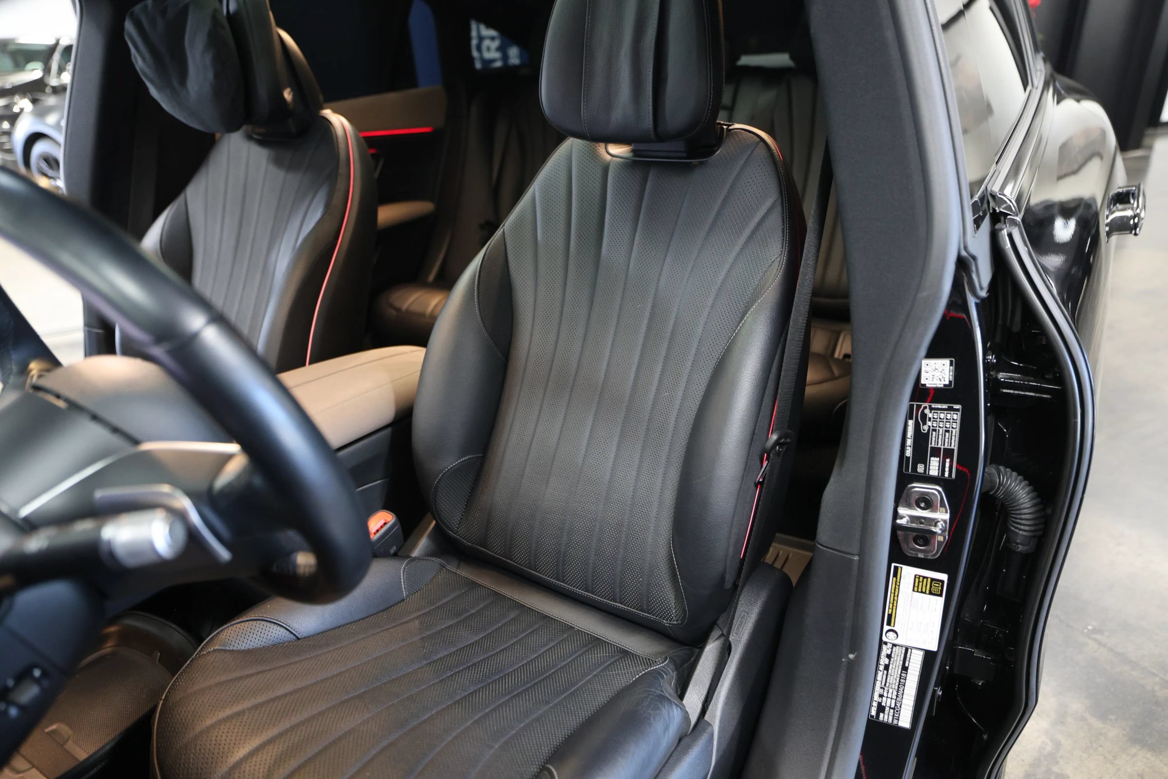 Used 2022 Mercedes-Benz EQS 580 4MATIC Sedan image 32