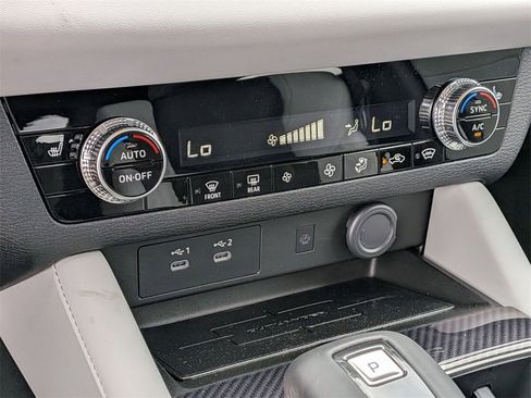 New 2025 Mitsubishi Outlander SE image 22