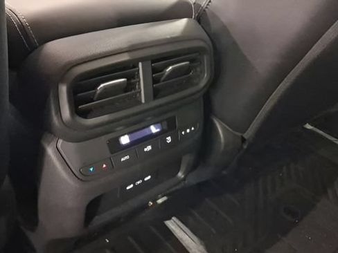 Used 2025 Honda Pilot Touring image 25