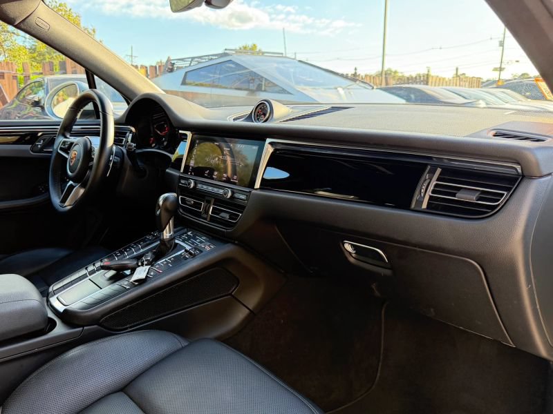Used 2020 Porsche Macan AWD/4WD image 30