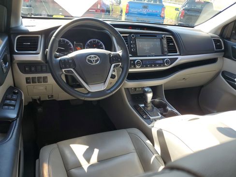 Used 2017 Toyota Highlander XLE image 13