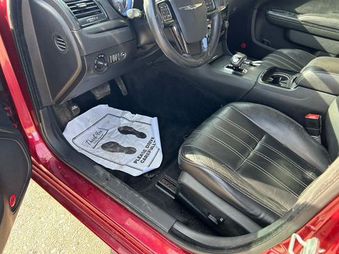 Used 2013 Chrysler 300 S image 10