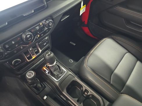 New 2026 Jeep Wrangler Unlimited Sahara AWD/4WD image 25