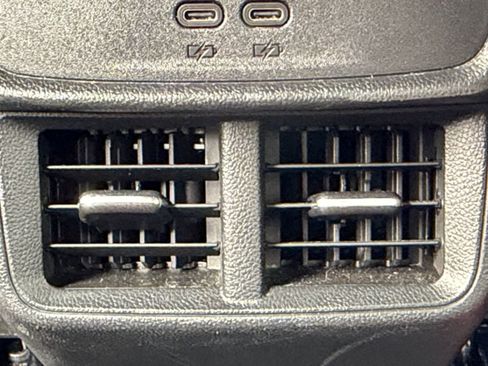 Used 2025 Chevrolet Equinox LT AWD/4WD image 22