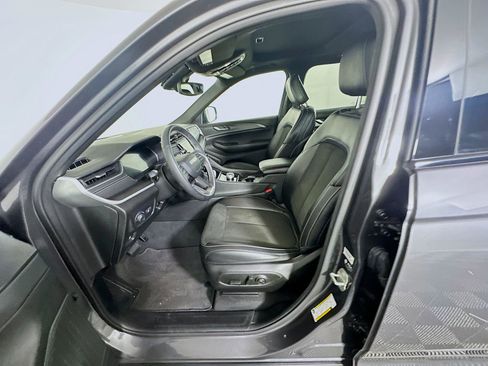 Used 2023 Jeep Grand Cherokee Altitude image 13