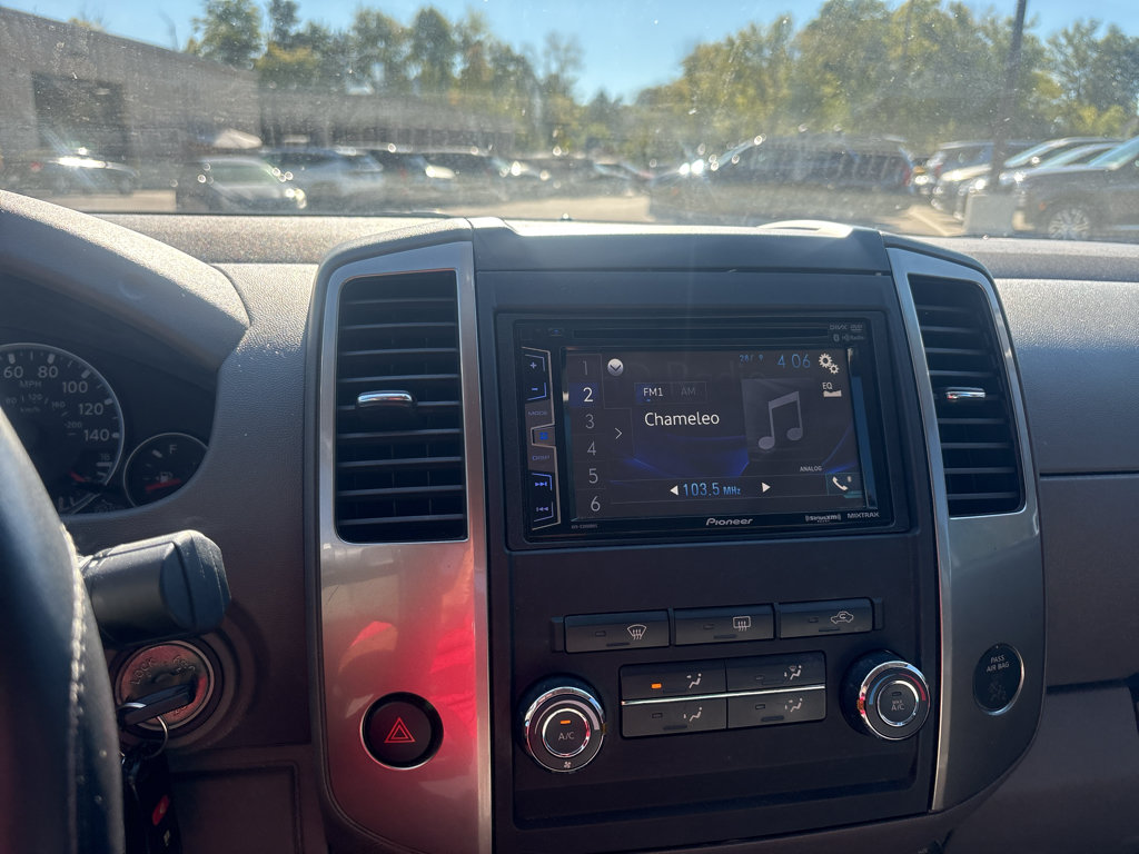 Used 2011 Nissan Frontier SL w/ Moonroof Pkg AWD/4WD image 10