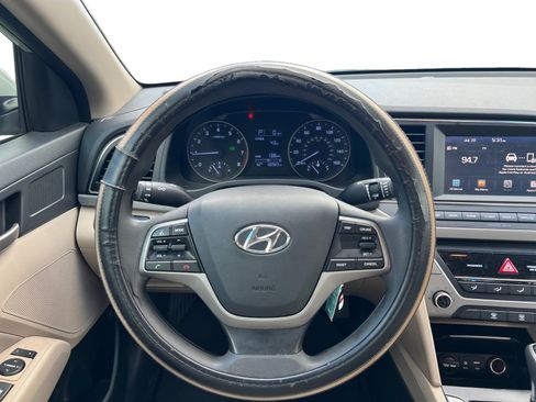 Used 2017 Hyundai Elantra SE FWD image 14