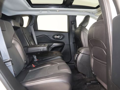 Used 2019 Jeep Cherokee Limited w/ Technology Group AWD/4WD image 14