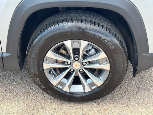 Used 2025 Chevrolet Equinox LT FWD image 7