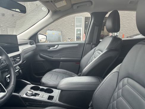 Used 2023 Ford Escape Platinum w/ Premium Technology Package image 28