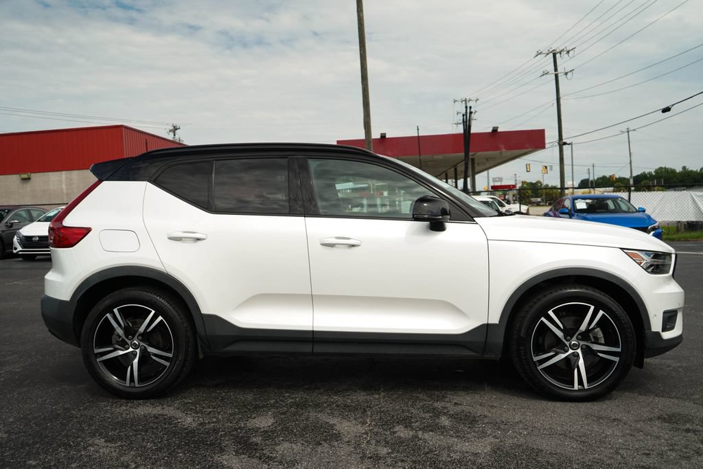 Used 2022 Volvo XC40 T5 R-Design AWD/4WD image 2