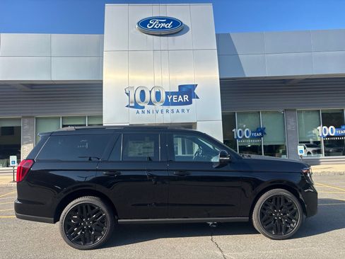 New 2026 Ford Expedition Platinum w/ Stealth Performance Package AWD/4WD image 2