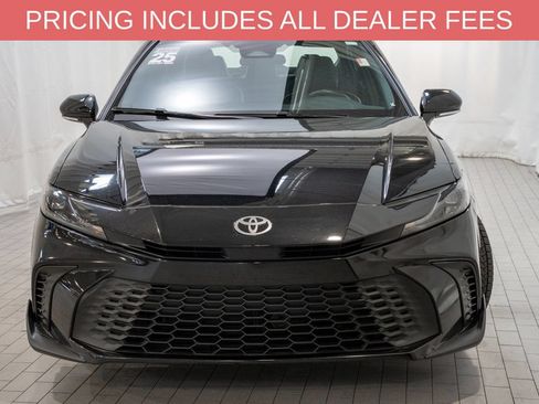 Used 2025 Toyota Camry SE FWD image 2