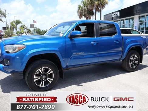 Used 2017 Toyota Tacoma TRD Sport w/ Tow Package (A/T) AWD/4WD image 9