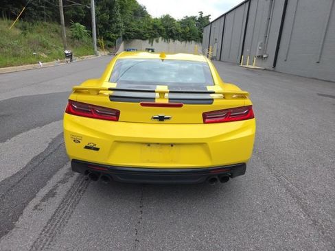 Used 2017 Chevrolet Camaro SS RWD image 4