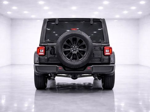 Used 2023 Jeep Wrangler Unlimited Sahara w/ Cold Weather Group image 4