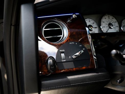 Used 2010 Rolls-Royce Ghost RWD image 30