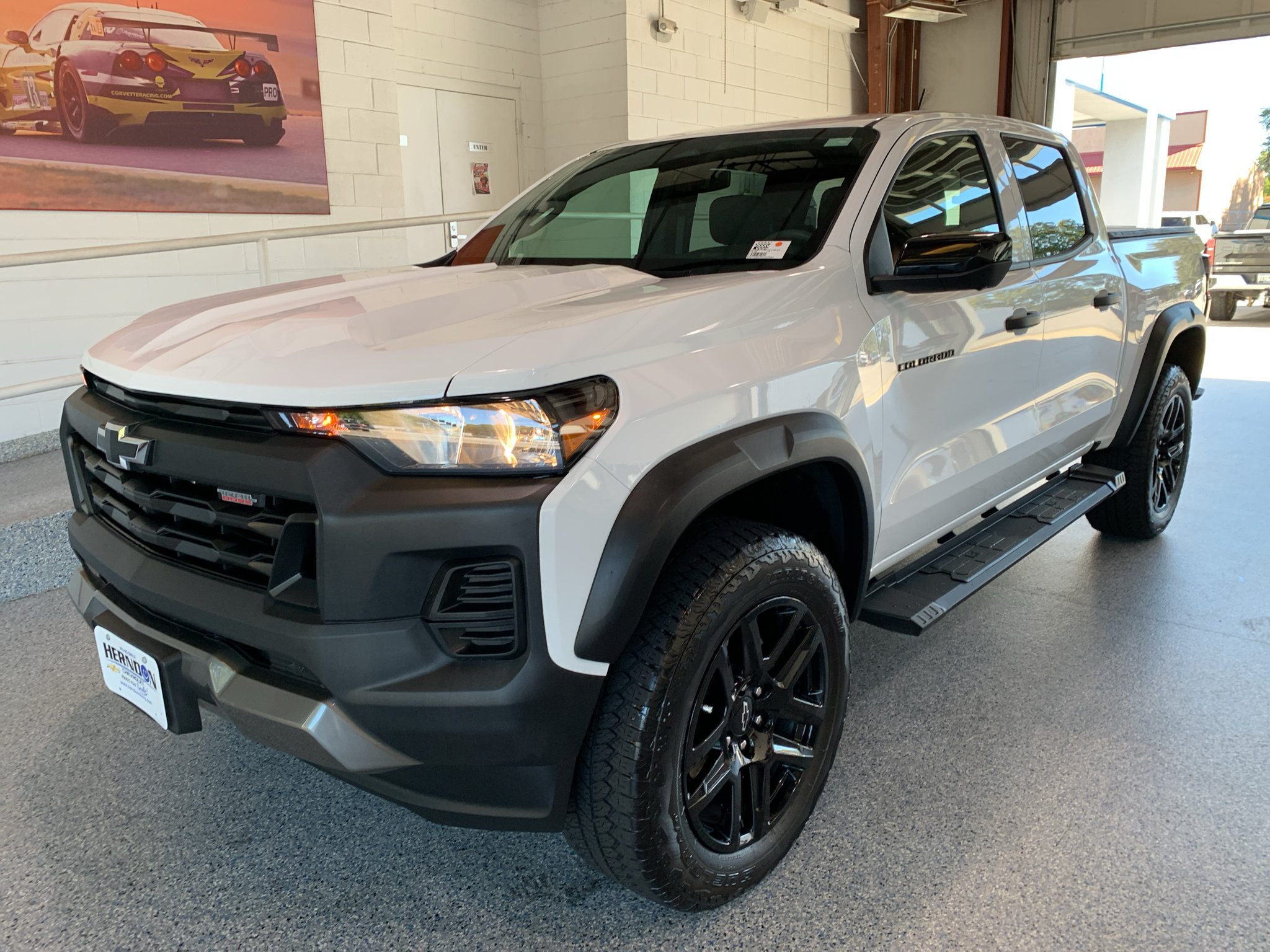 Used 2024 Chevrolet Colorado Trail Boss w/ Technology Package AWD/4WD image 4
