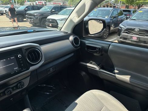Used 2018 Toyota Tacoma SR5 AWD/4WD image 29