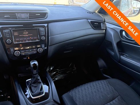 Used 2020 Nissan Rogue SV image 15