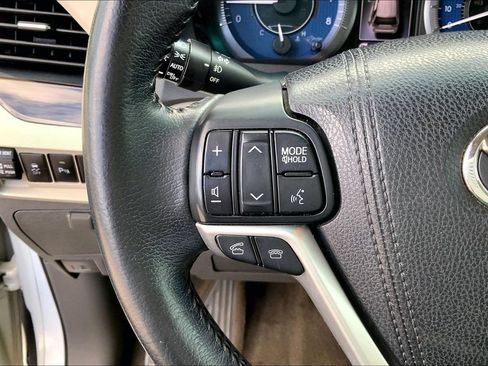 Used 2015 Toyota Sienna XLE Premium FWD image 11