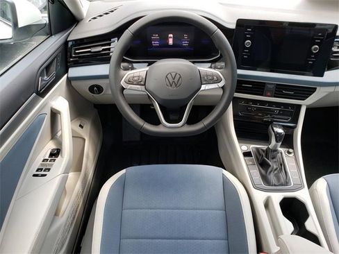 New 2025 Volkswagen Jetta SE image 9