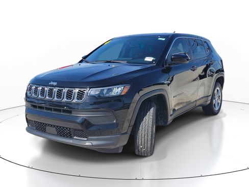 Used 2024 Jeep Compass Sport AWD/4WD image 3