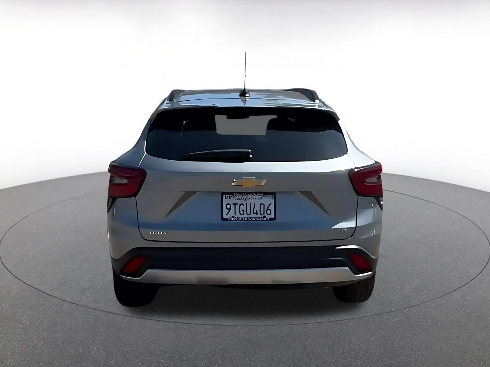 Used 2025 Chevrolet Trax LT FWD image 12