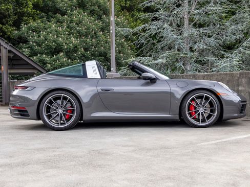 Certified 2024 Porsche 911 Targa 4S w/ Premium Package AWD/4WD image 13