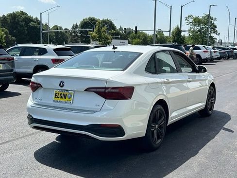 Used 2024 Volkswagen Jetta SE w/ Panoramic Sunroof Package FWD image 4